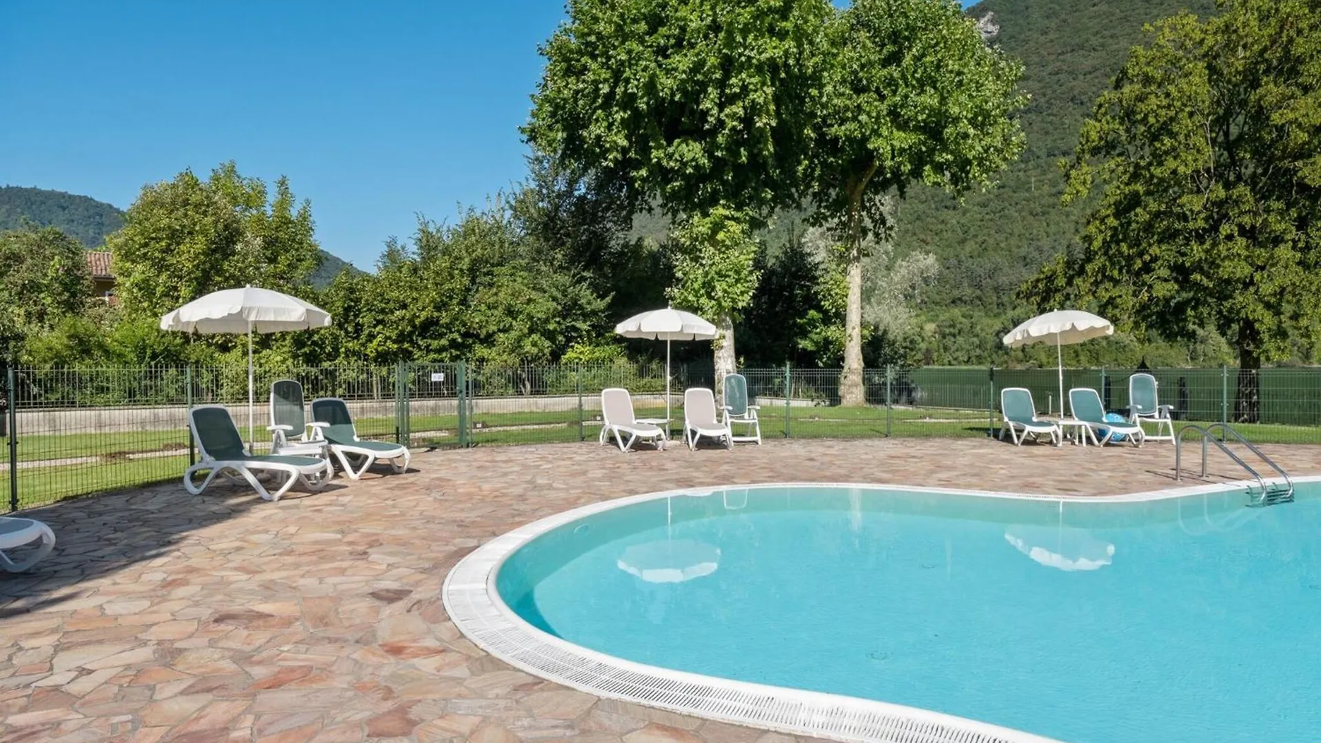 Spacious Apartment In Idro With Shared Pool Crone 0*,