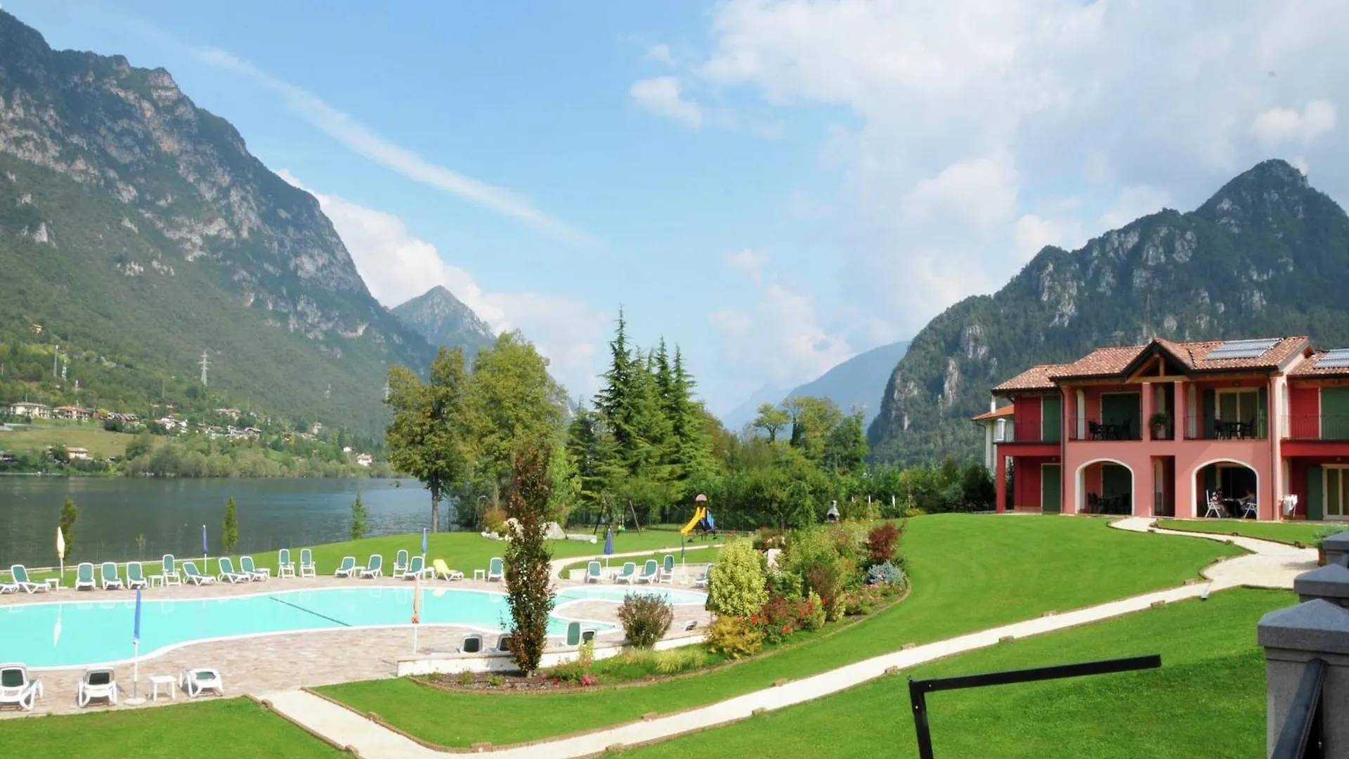 Spacious Apartment In Idro With Shared Pool Crone