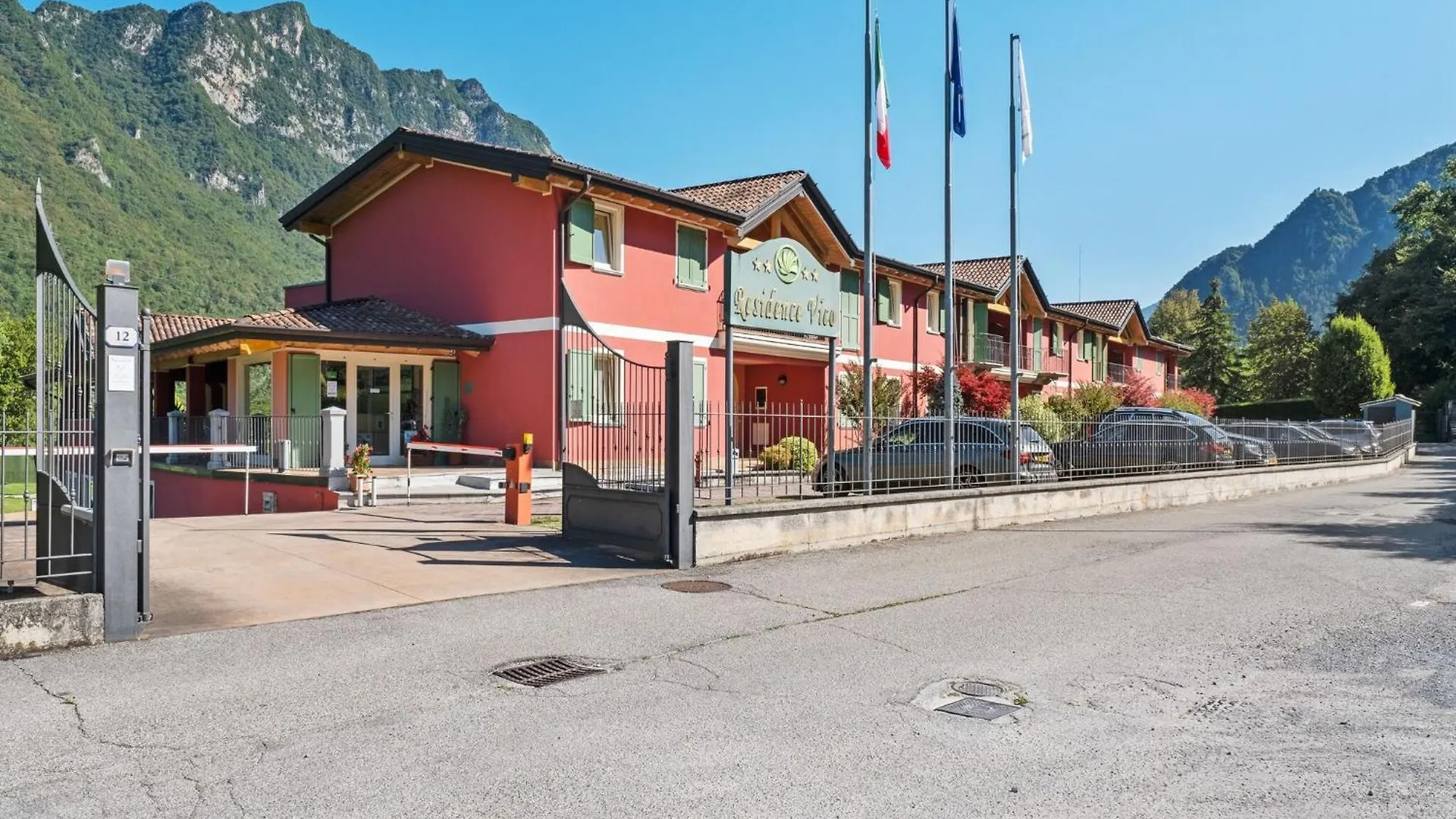 Spacious Apartment In Idro With Shared Pool Crone
