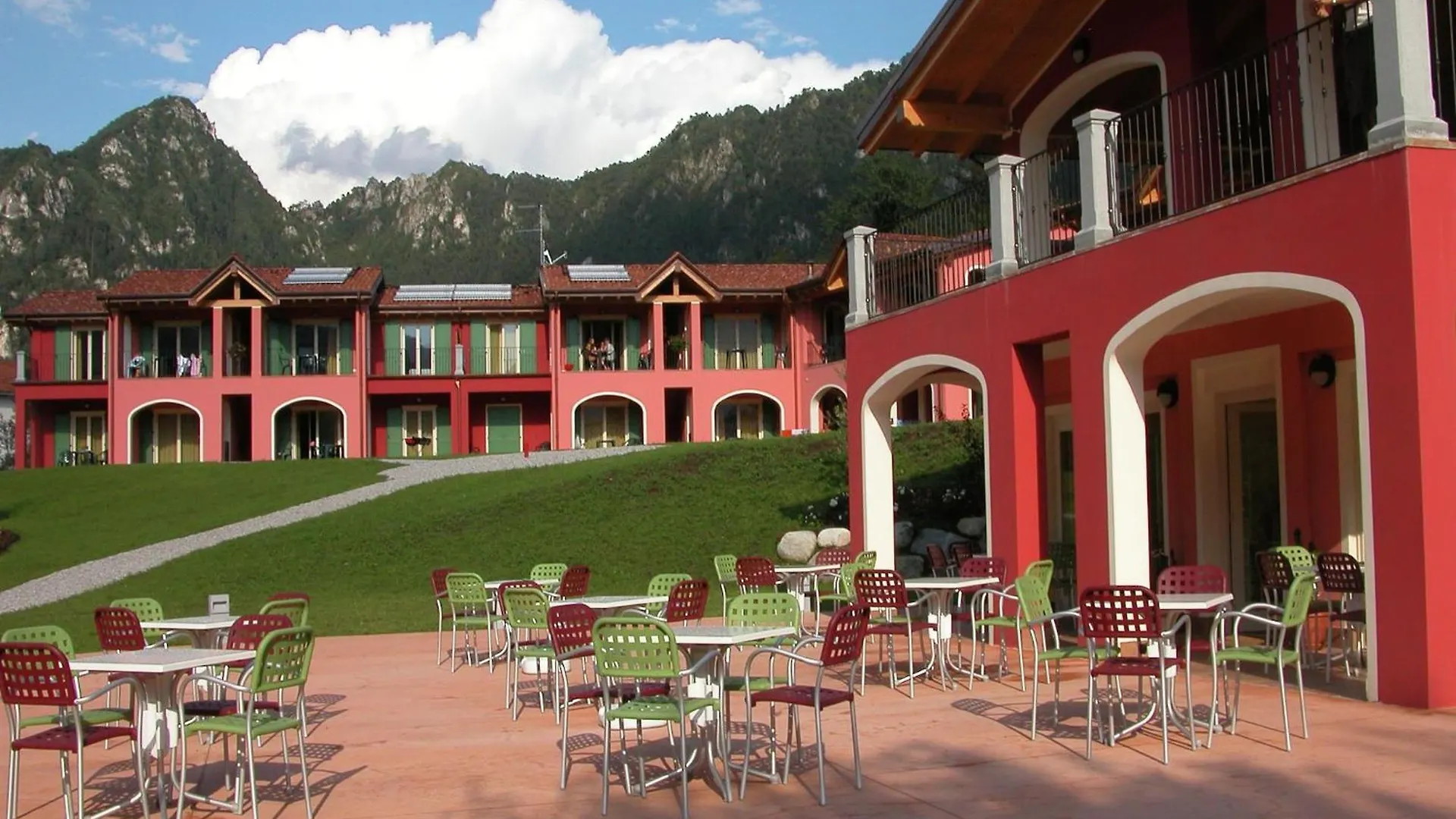 Spacious Apartment In Idro With Shared Pool Crone